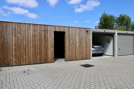 Appartement met 1 slaapkamer, terras en garage. - Photo 2