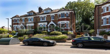 Beautiful one double bedroom set in a period conversion - Photo 5