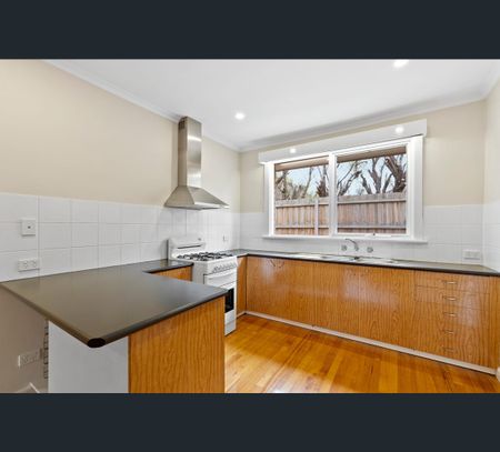 2/9 Hollsmoor Road, Camberwell, Vic 3124 - Photo 5