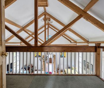3 bedroom character property to rent - Photo 2