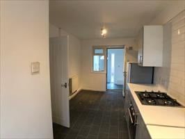 2 Bed Terraced House, Balsam Close, M13 - Photo 4