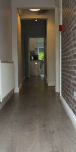 OX Living is proud to present this high-quality 6-bedroom co-living property, perfect for working professionals looking for stylish, stress-free living. Room 5 - Photo 4