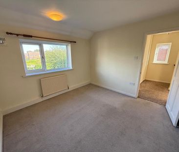 2 bedroom semi-detached house to rent - Photo 4