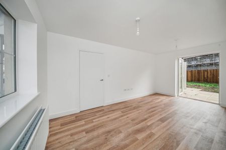 4 bedroom detached house to rent - Photo 2