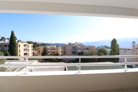 Location appartement 3 pièces, 71.00m², Marseille 12 - Photo 2