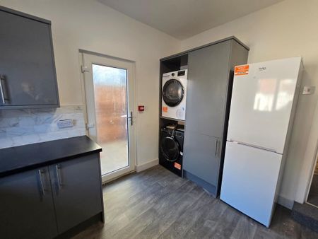 1 bedroom in a house share to rent - Photo 5