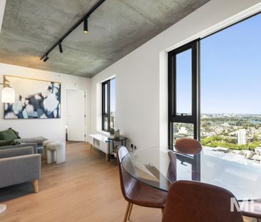 Furnished Southbank living with panoramic views - Photo 4