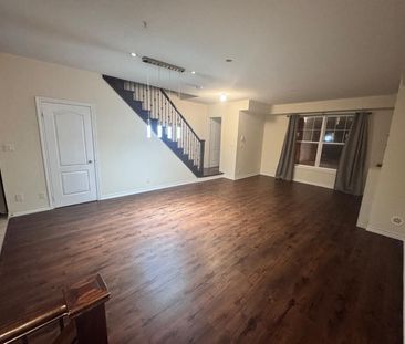 For Lease - 15 Cathedral High Street, Markham, Ontario - Photo 2