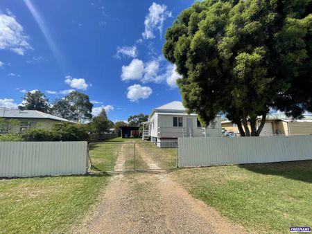 Furnished & Utilities 4 Bedroom Home - 1 Room Available - Photo 4