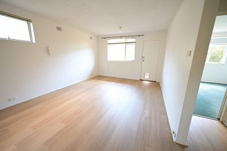 Stylish Two Bedroom Unit - Photo 3