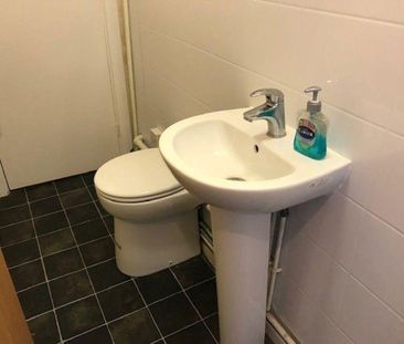 5 bedroom flat to rent - Photo 3