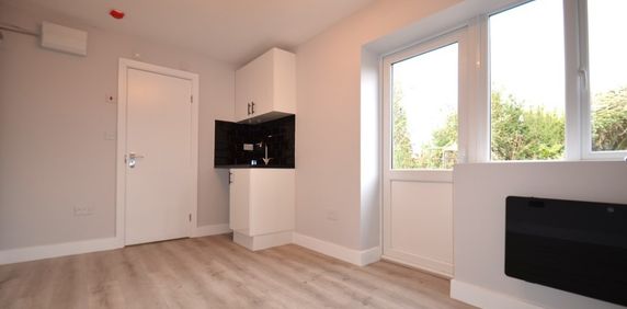 1 bedroom Property to rent - Photo 2
