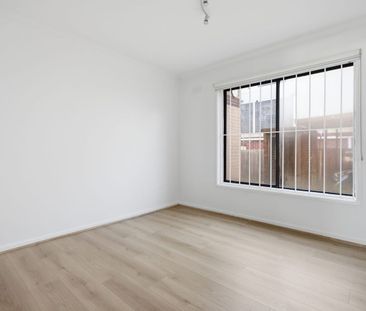 Stylish Ground Floor Living in a Prime Box Hill Location - Photo 6
