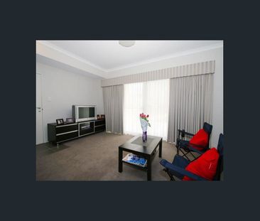 Ground Floor Apartment with Balcony - Photo 3