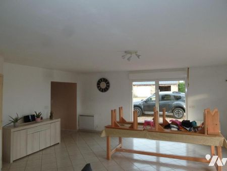 Location Maison à La Chapelle-Rainsouin - Photo 2