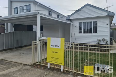 NEAT FAMILY HOME IN CONVENIENT LOCATION - Photo 2