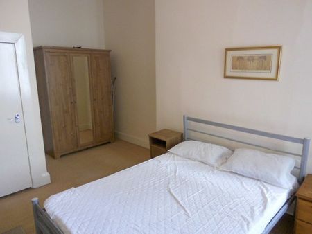 2 Bed Flat, Dickson Street, EH6 - Photo 3