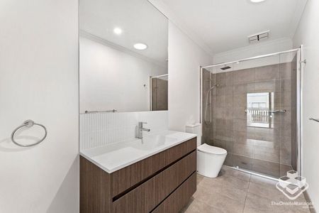 Near New Modern Family Living - Photo 4