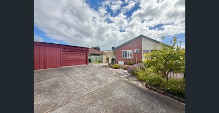 Charming Home with Modern Touches - Photo 4