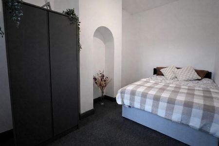 1 bedroom in a house share to rent - Photo 2