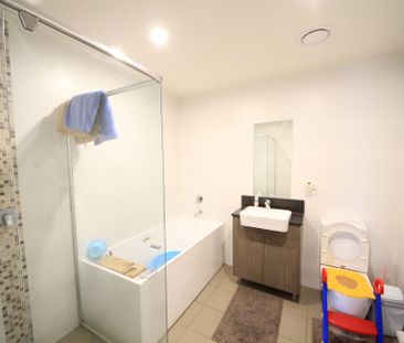 Contemporary Style Apartment - Photo 4