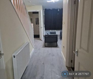 1 bedroom in a house share to rent - Photo 2