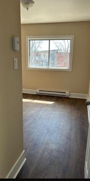 5 1/2 à Louer Rénové Saint-Léonard - Photo 1