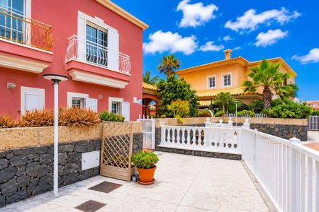 CHALET PAREADO CON JARDÍN, VISTAS AL MAR Y PISCINA COMUNITARIA EN EL MEDANO (LA PELADA) ? – 0067-04652 - Foto 4
