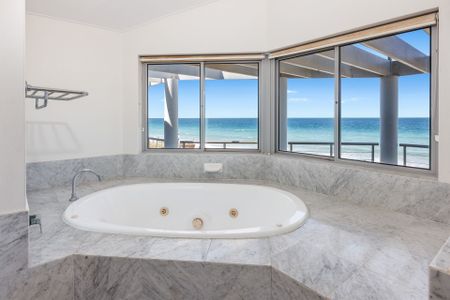 Coastal family living in the heart of Collaroy - Photo 3