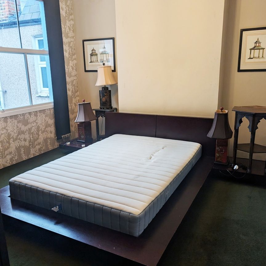 3 Bed Flat, Durnsford Road, SW19 - Photo 1