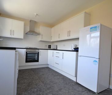 2 bedroom semi-detached house to rent - Photo 5