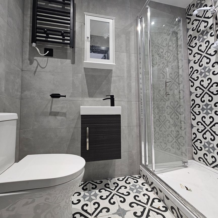 Studio Flat, Brownhill Road, SE6 - Photo 1