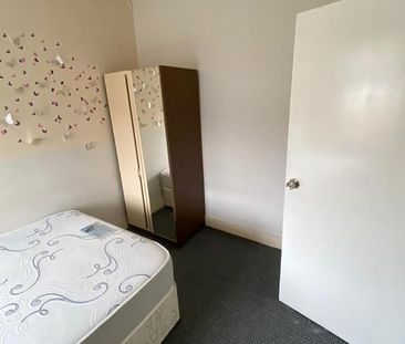 Room in a Shared House, Maryland Square, E15 - Photo 1