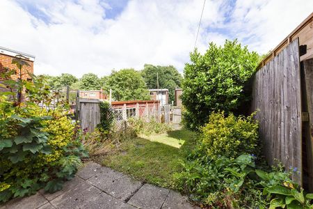 3 bedroom private hall to rent - Photo 3