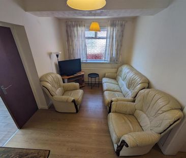 5 bedroom private hall to rent - Photo 2