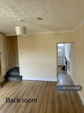 2 bedroom terraced house to rent - Photo 2