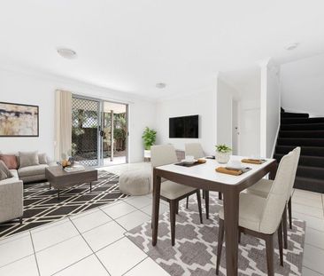 3-Bedroom Townhouse with Ensuite, Double Garage & Complex Pool - Photo 4