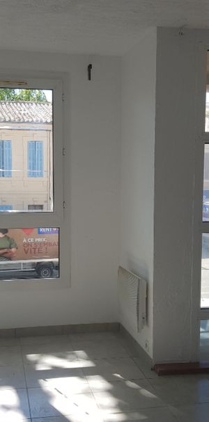 STUDIO AVEC CHAMBRE SALON DE PROVENCE - Photo 1