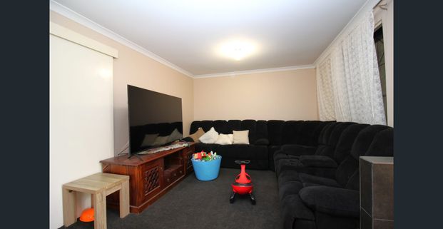SPACIOUS FAMILY HOME - Photo 1