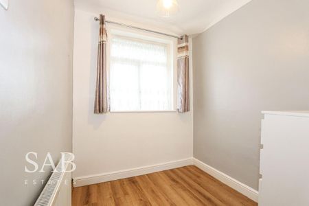 4 bedroom semi-detached house to rent - Photo 2