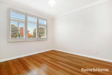 PERIOD ELEGANCE! ENVIABLE LOCATION! - Photo 2