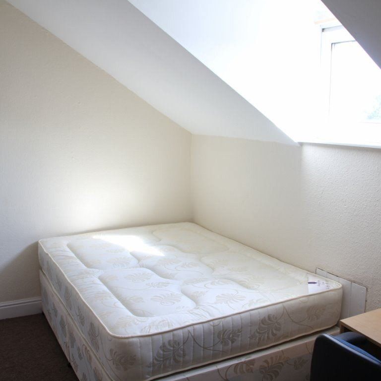 5 Bed - 5 Beechwood View, Burley, Leeds - LS4 2LP - Student - Photo 1