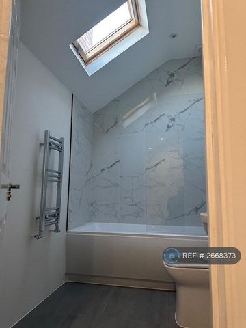 1 bedroom in a house share to rent - Photo 5