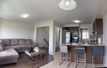 For Lease - 3 Vanhorne Close, Brampton, Ontario - Photo 5