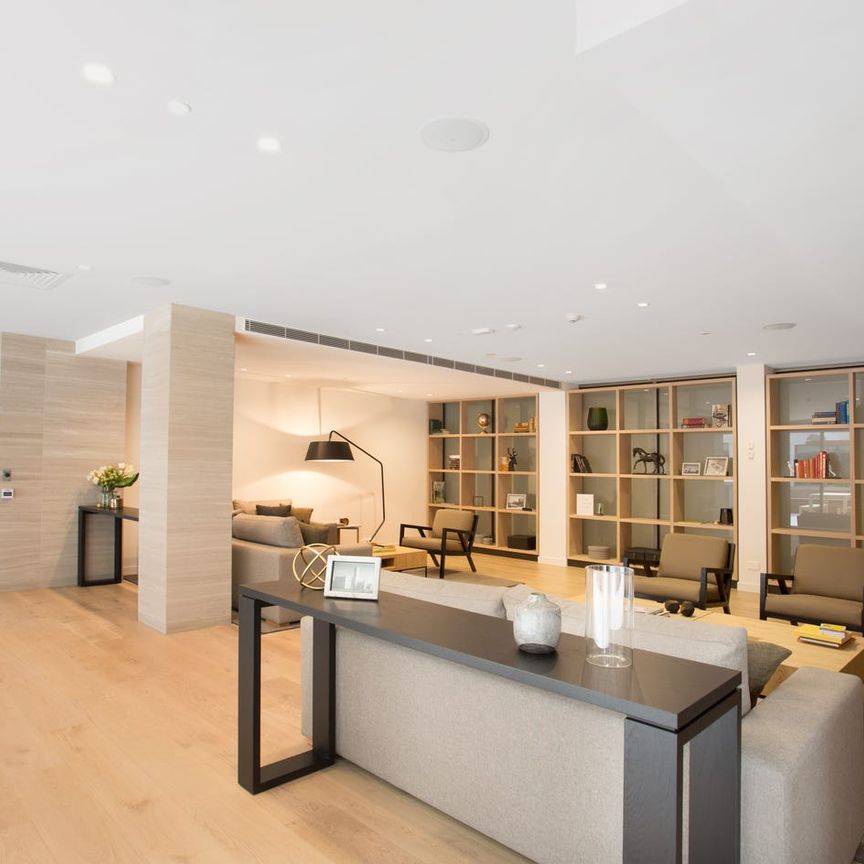 Bounce into Bond! - Photo 1