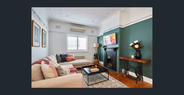 Top-Floor Two Bedroom House Sized Apartment! - Photo 1