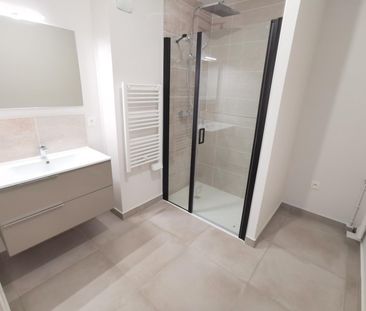 « VILLENEUVE-LES-AVIGNON - APPARTEMENT T2 45.50M² AVEC JARDIN ET PA... - Photo 5