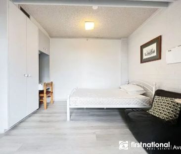 Furnished 1-Bedroom Apartment in North Melbourne - Photo 3