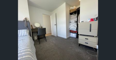 $300 per week for one master bedroom with own bathroom and fully furnished in a brand-new luxurious Waterfront Home in safe and new neighbourhood - Photo 5