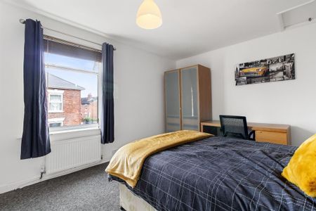 4 bedroom terraced house to rent - Photo 2